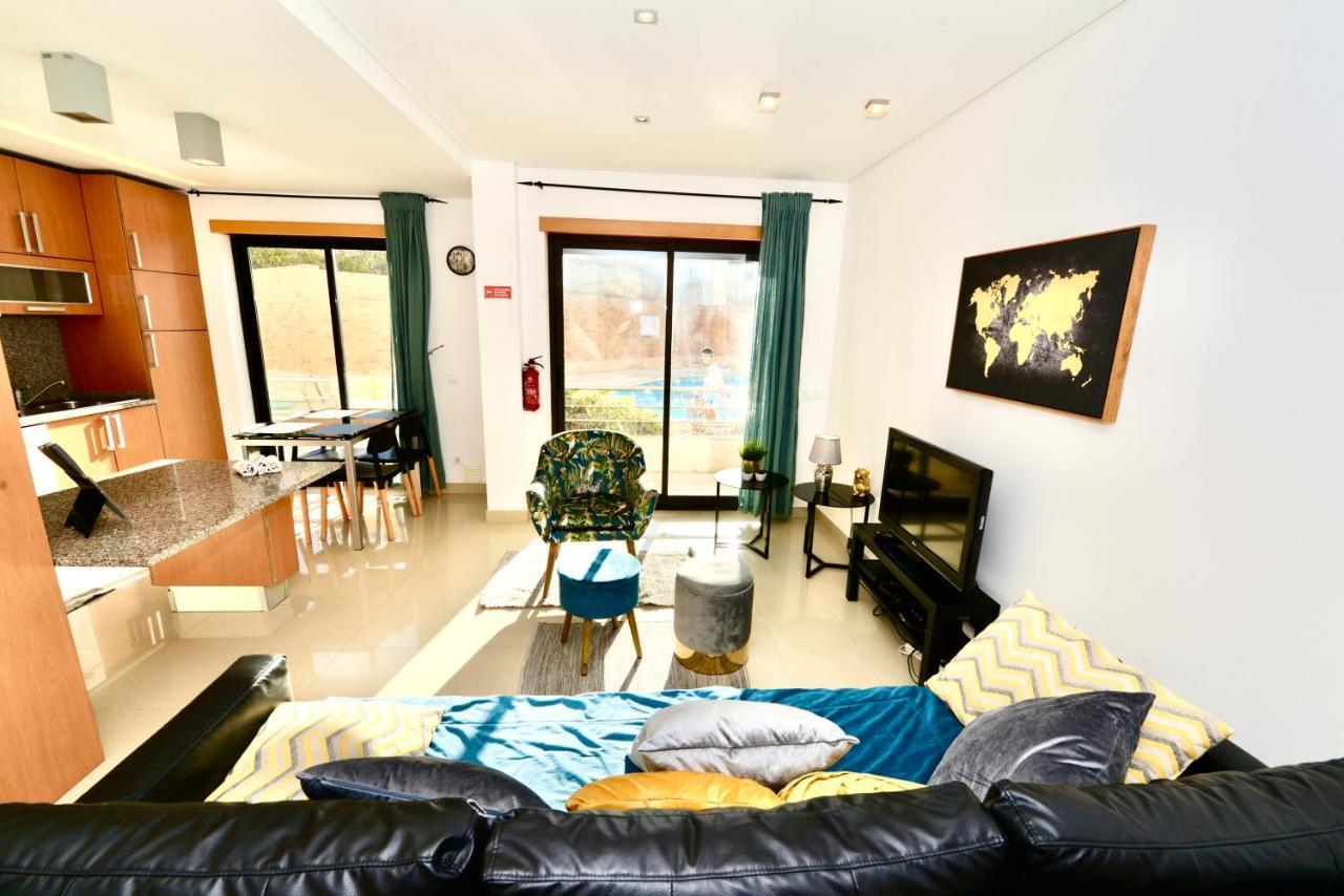 Silver - Apartment For 4 Guests 150M From Beach サン・マルティーニョ・ド・ポルト エクステリア 写真