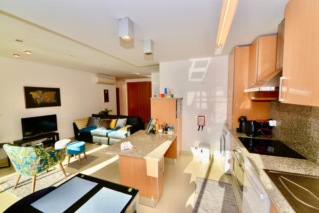 Silver - Apartment For 4 Guests 150M From Beach サン・マルティーニョ・ド・ポルト エクステリア 写真