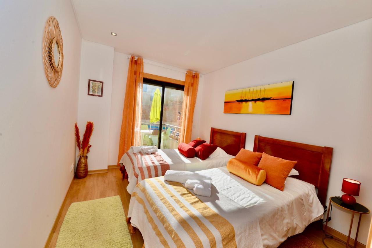 Silver - Apartment For 4 Guests 150M From Beach サン・マルティーニョ・ド・ポルト エクステリア 写真