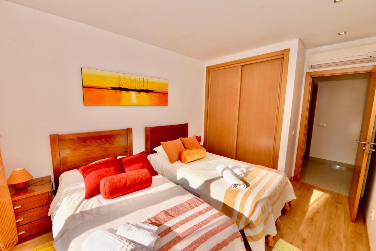 Silver - Apartment For 4 Guests 150M From Beach サン・マルティーニョ・ド・ポルト エクステリア 写真