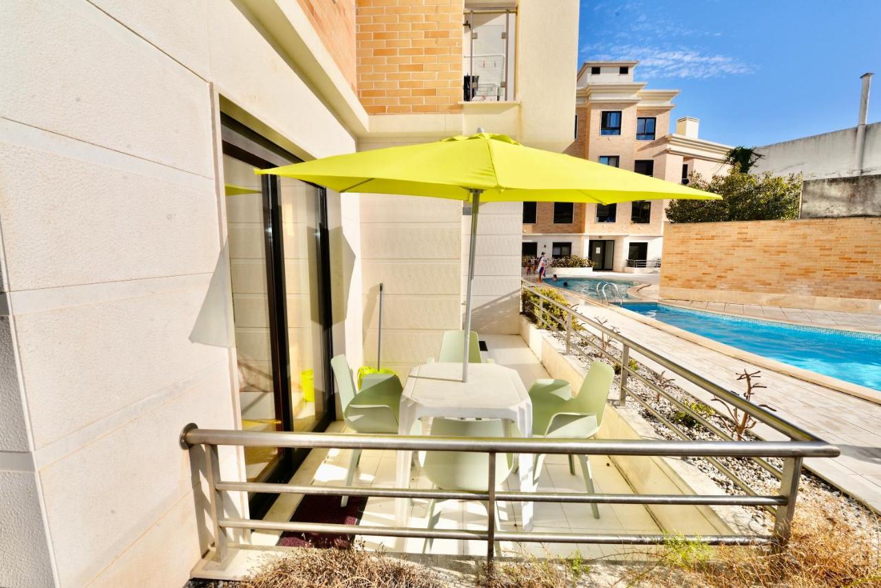 Silver - Apartment For 4 Guests 150M From Beach サン・マルティーニョ・ド・ポルト エクステリア 写真