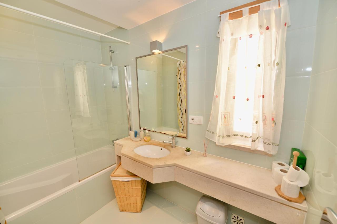 Silver - Apartment For 4 Guests 150M From Beach サン・マルティーニョ・ド・ポルト エクステリア 写真