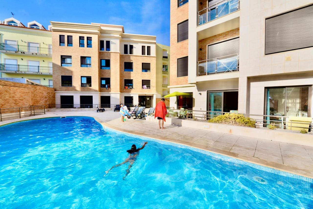 Silver - Apartment For 4 Guests 150M From Beach サン・マルティーニョ・ド・ポルト エクステリア 写真